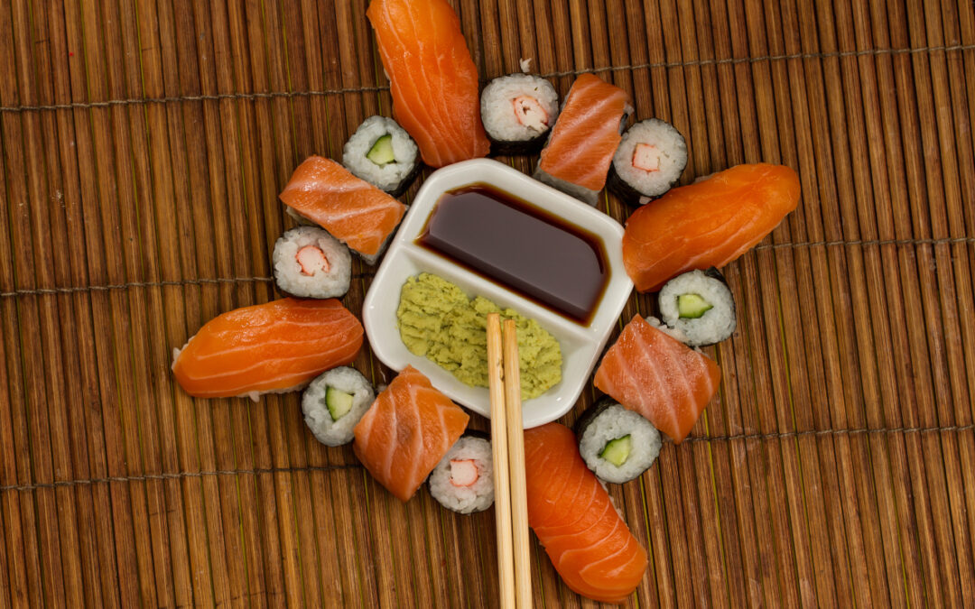 Przewodnik po sosach i dodatkach do sushi: wasabi, sos sojowy, ponzu i marynowany imbir