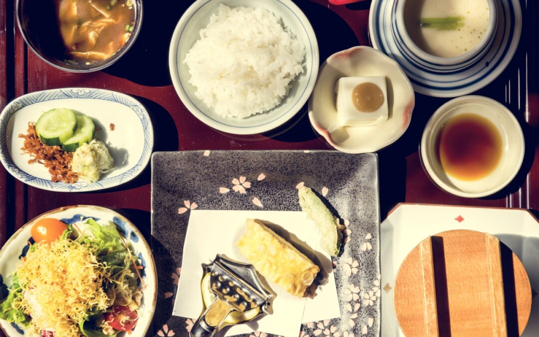 Tradycyjne japońskie śniadanie: potrawy, składniki i przepisy