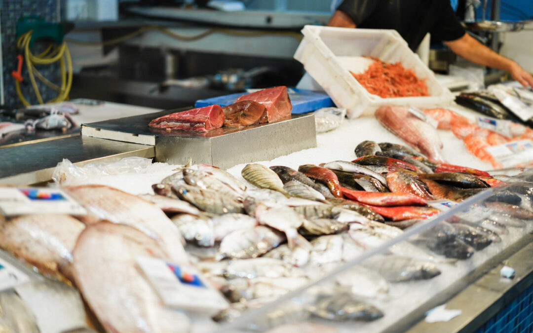 Szlaki kulinarne Tokio: przewodnik po targach rybnych, barach sushi i lokalnych smakach