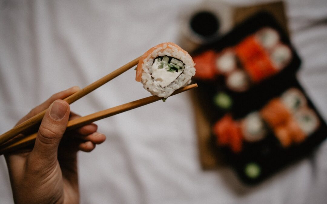Sushi bez surowej ryby – co wybrać, jeśli nie lubisz sashimi?